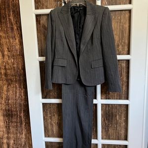 ✨Anne Klein 2 piece Grey Suit size 2P